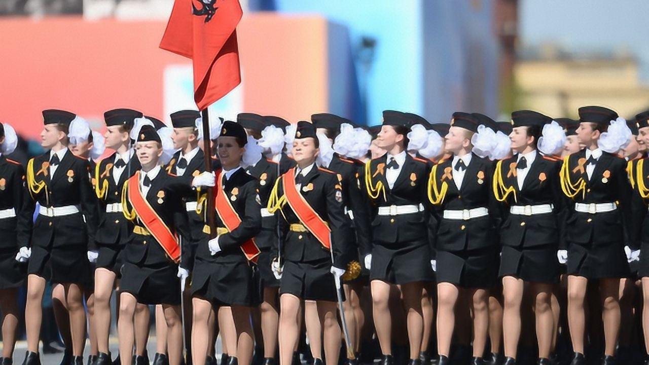 巾帼不让须眉俄罗斯胜利日大阅兵女兵踩正步高调亮相