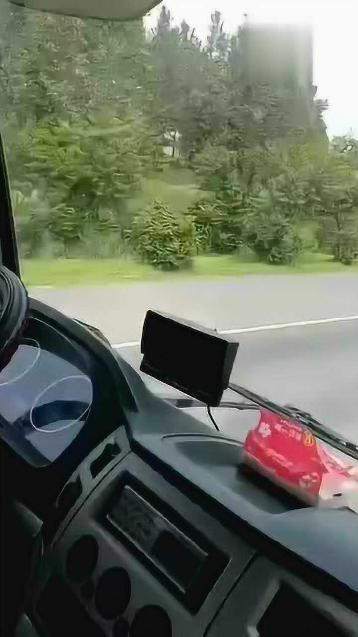 实拍:开半挂的女汉子在高速上一路狂奔!这女人不简单!