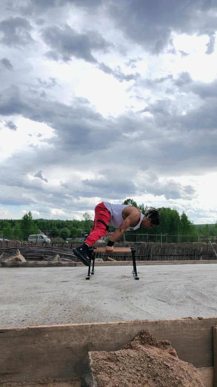 俄挺基础训练,吊腿训练8s×10组!