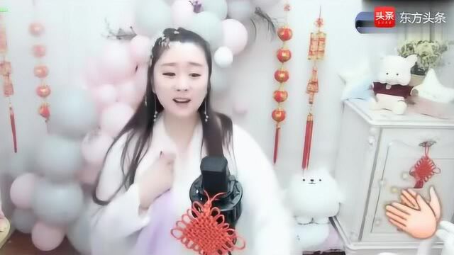 菲儿演唱歌曲《追求》,都说爱情美呀,让我去追求,一首经典老歌