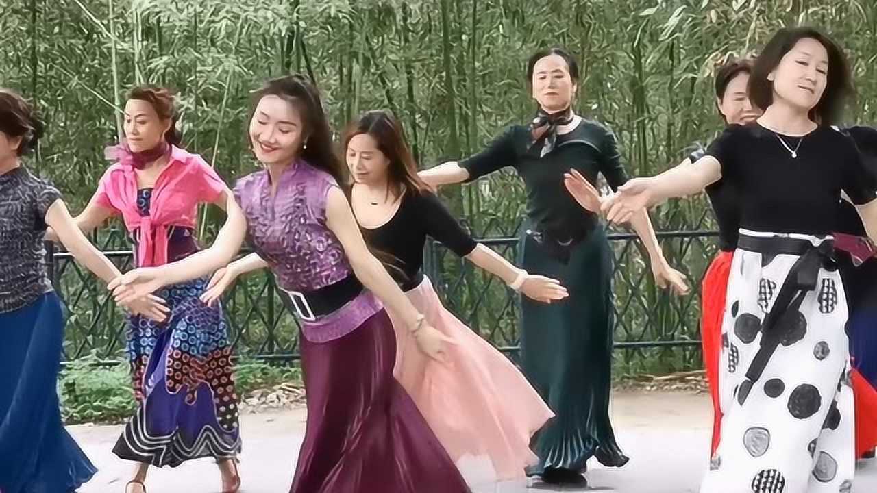 紫竹院公园杜老师舞团晓红老师跳的太好看了