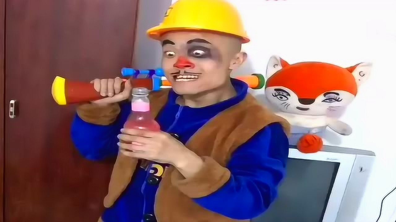 光头强一口气喝完一瓶饮料,直言太凉快了,都忍住别笑