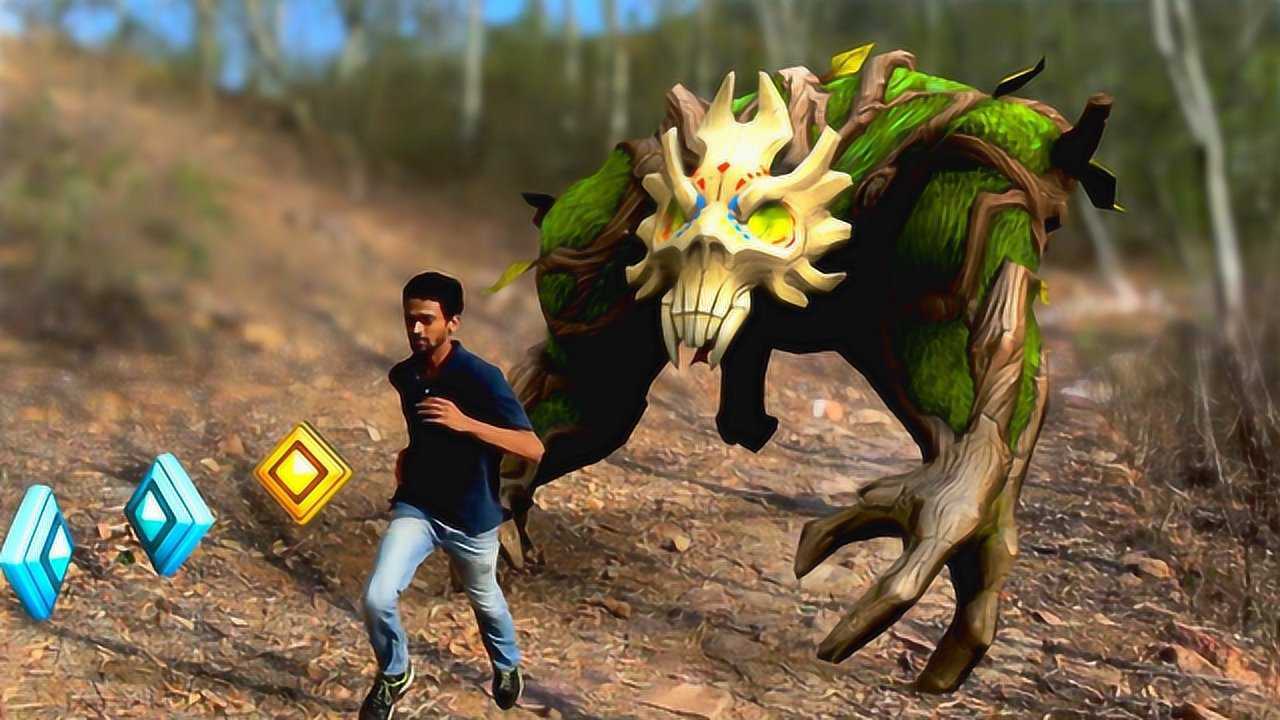 小伙睡醒后发现自己进入神庙逃亡游戏开始了无休止的奔跑