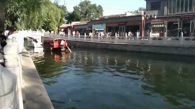 北京什刹海,小桥流水、风景迷人,犹如一副美丽的江南风光