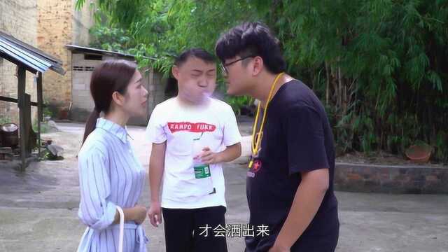 光棍问美女:银行卡掉了该怎么办?美女的回答让一旁小伙笑喷了