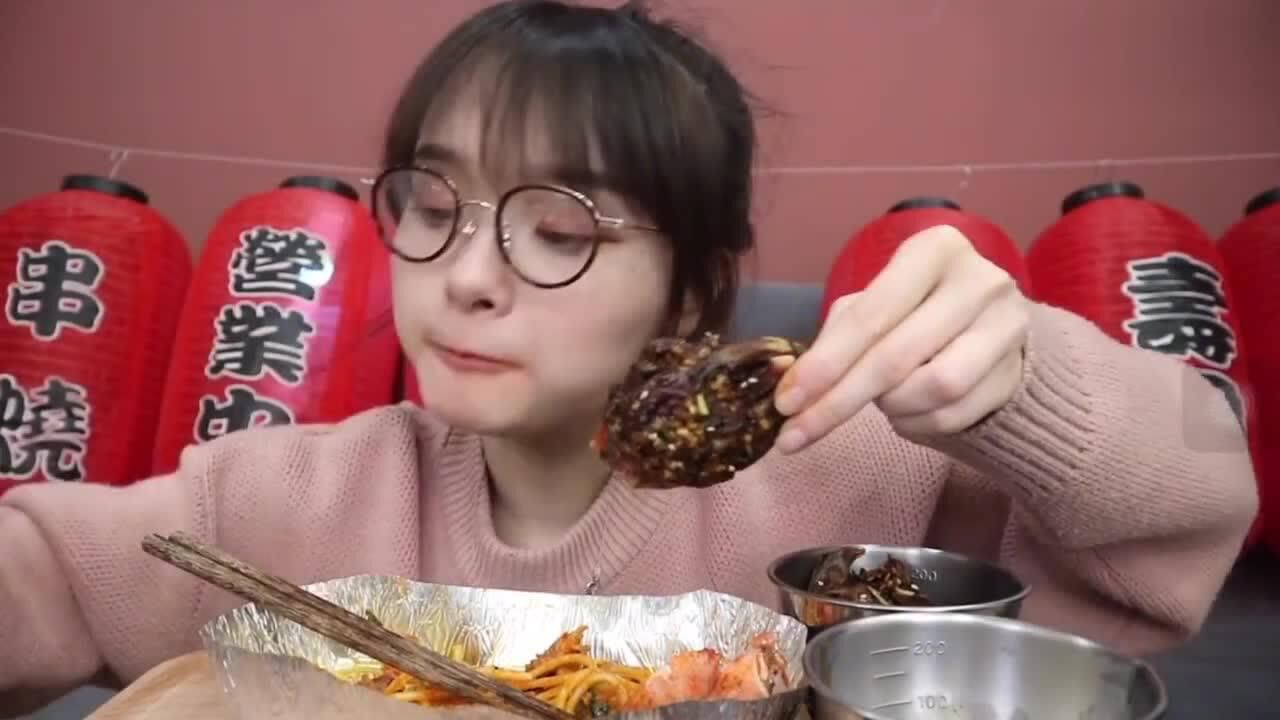 哎哟阿尤吃播 大龙虾 肉酱意大利面 还有最喜欢的兔头!注意口水
