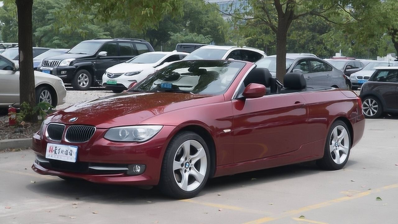 红色宝马敞篷325
