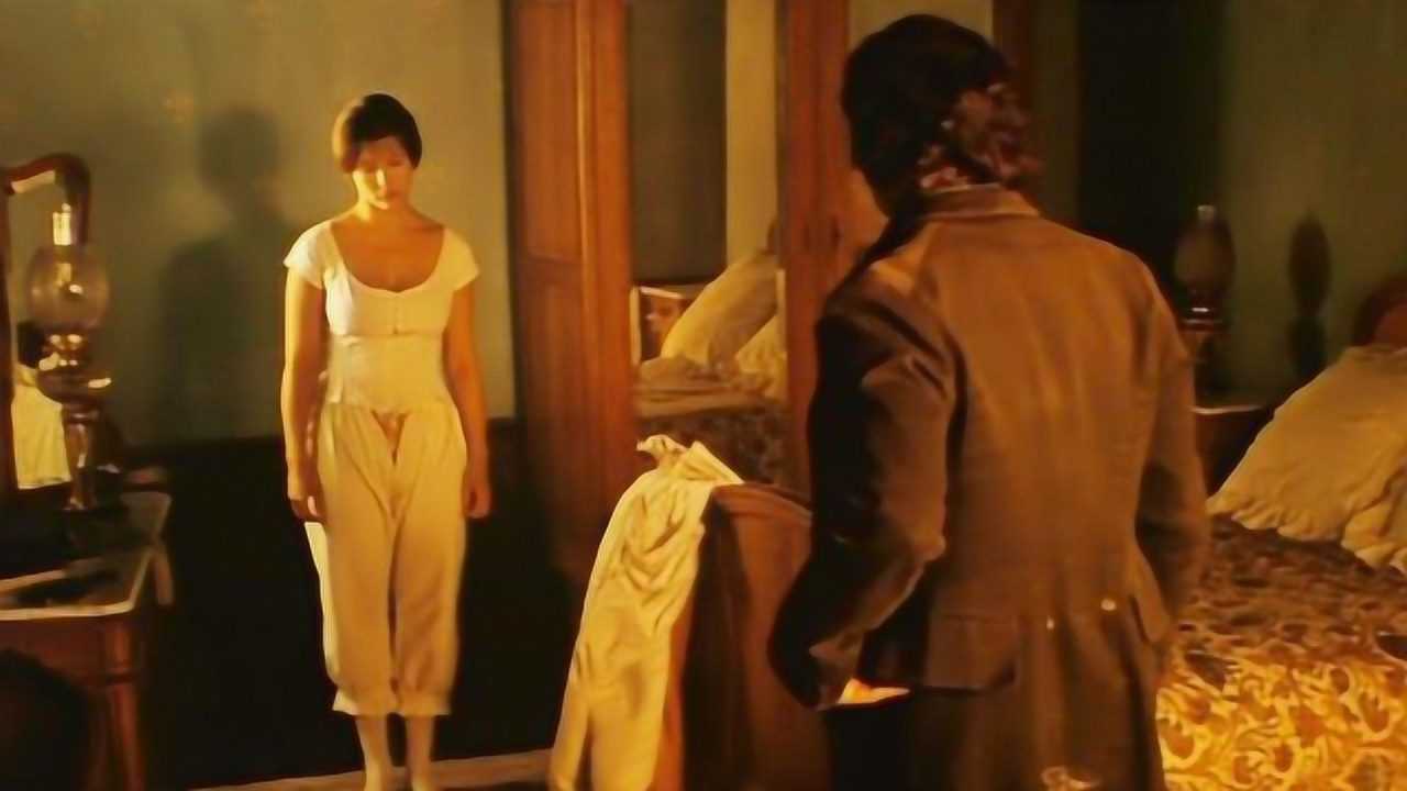 女儿为了替父还债，将自己卖给贵族给他生孩子，生下后却遭到抛弃_高清