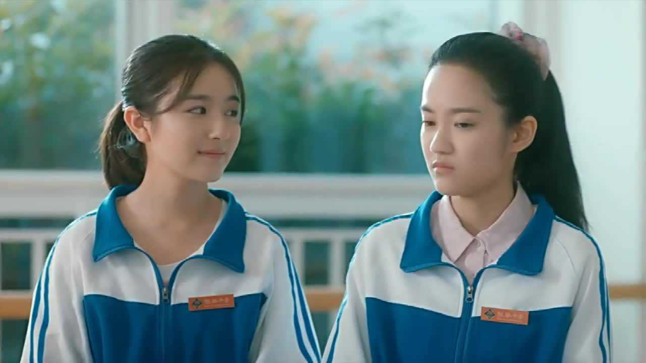 凌翔茜在家一点自由都没有刚谈上琴又被压回去看书了