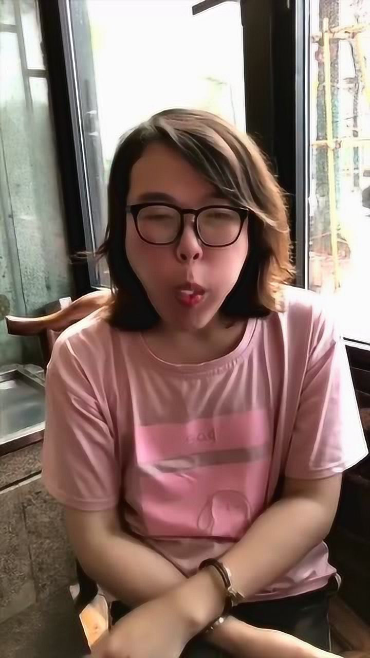 大胃王浪胃仙:挑战一口吃完大包子,反正嘴已经做过扩张手术了