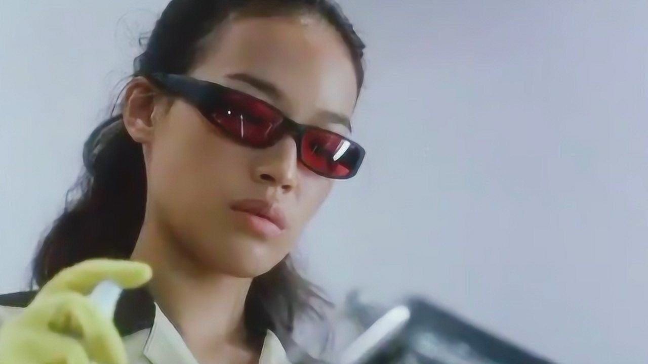 90年代经典动作片,舒淇实力演绎美艳特工,动作潇洒帅气!