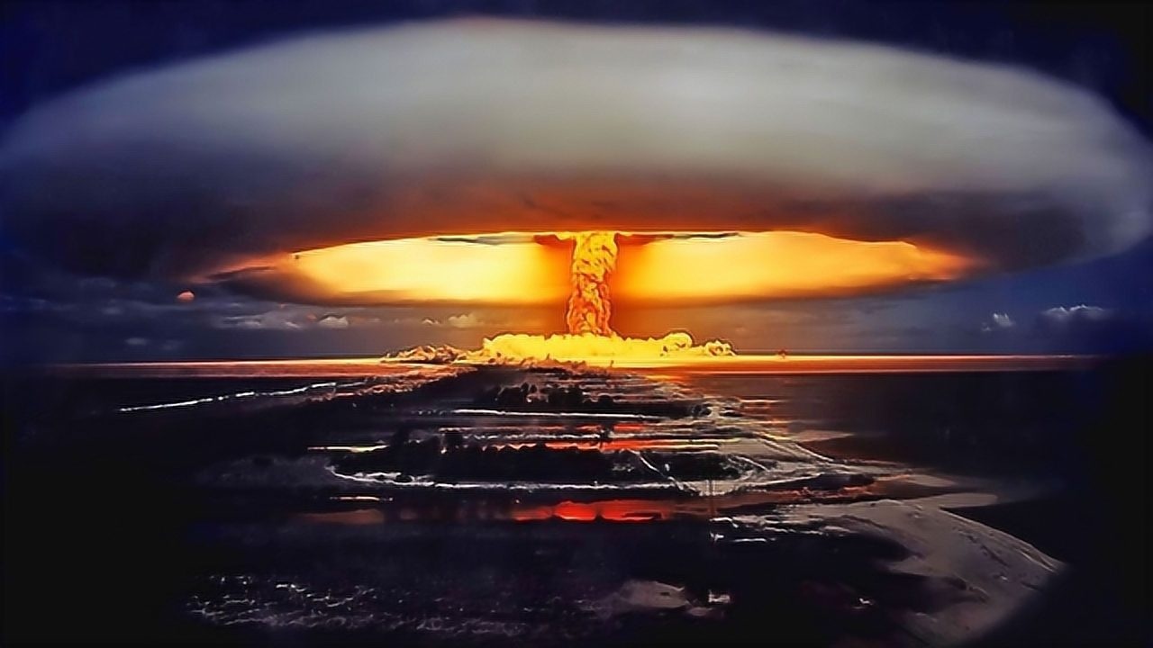 广岛原子弹"小男孩",从投下到爆炸仅43秒,飞行员如何逃生?