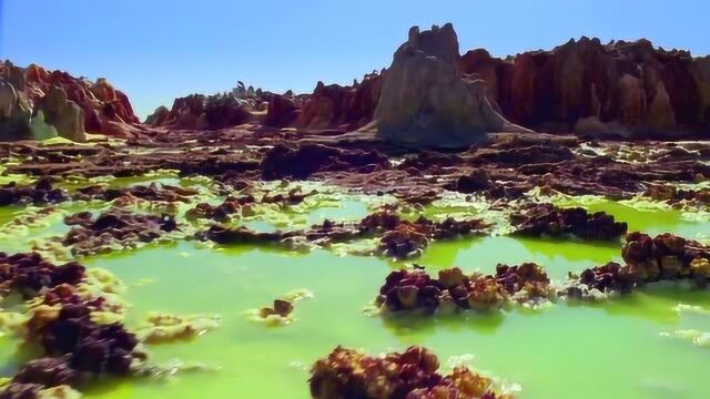 世界上最低最热的地方!火山运动形成的天然硫酸池!