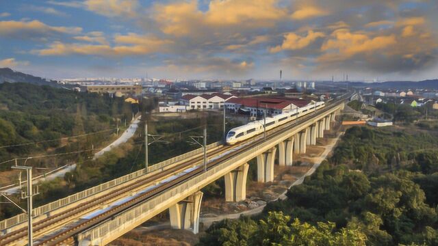 中国这条铁路厉害了!横穿喜马拉雅山,总路程达540公里