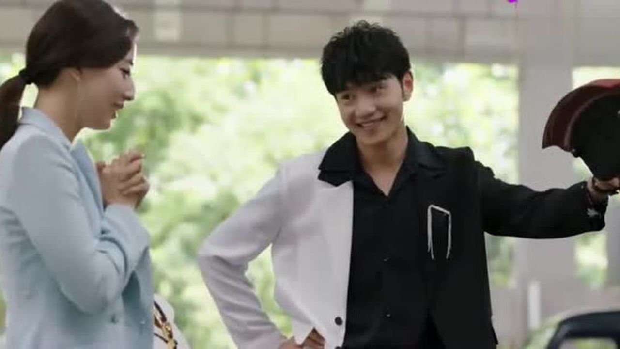 身为一个胖子肖楠开豪车向罗伊人甜蜜送花太帅了吧