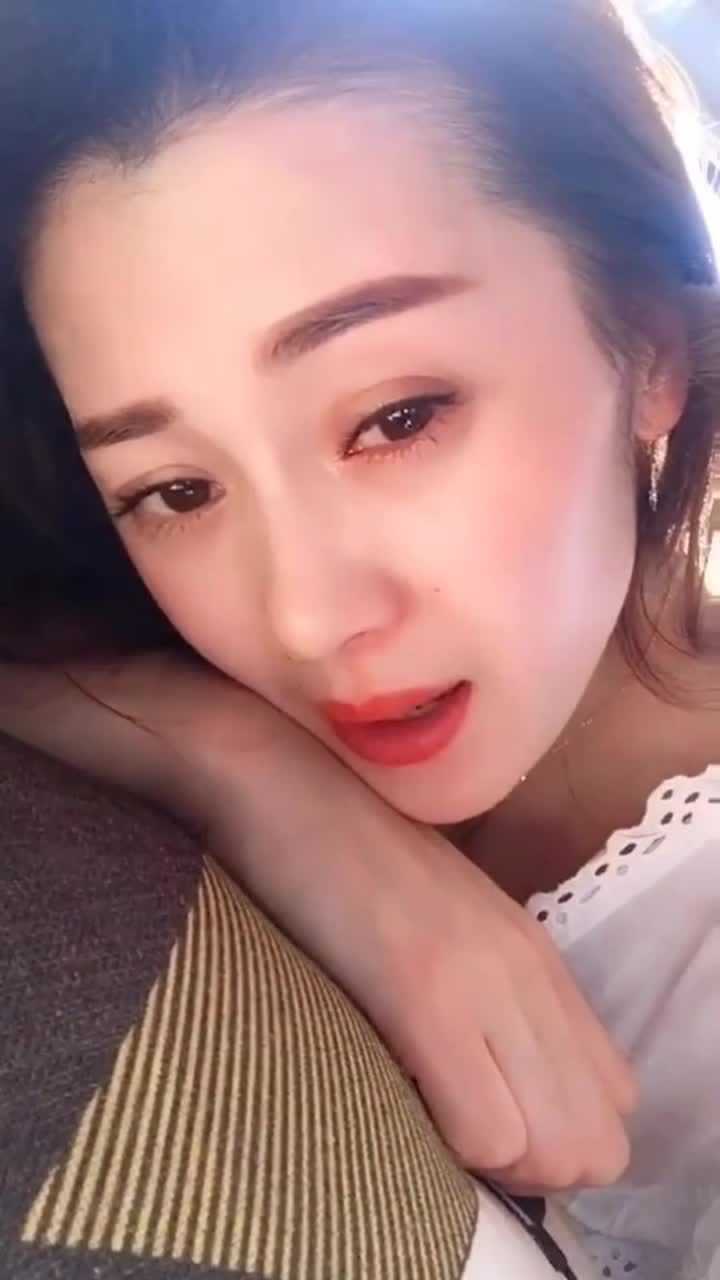 小嫂子被大哥冷落,一个人偷偷流泪,看得我都于心不忍了!