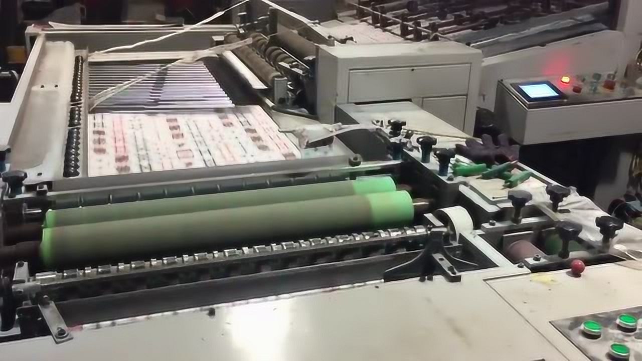 实拍扑克牌的生产过程谁发明的机器真是造福人类