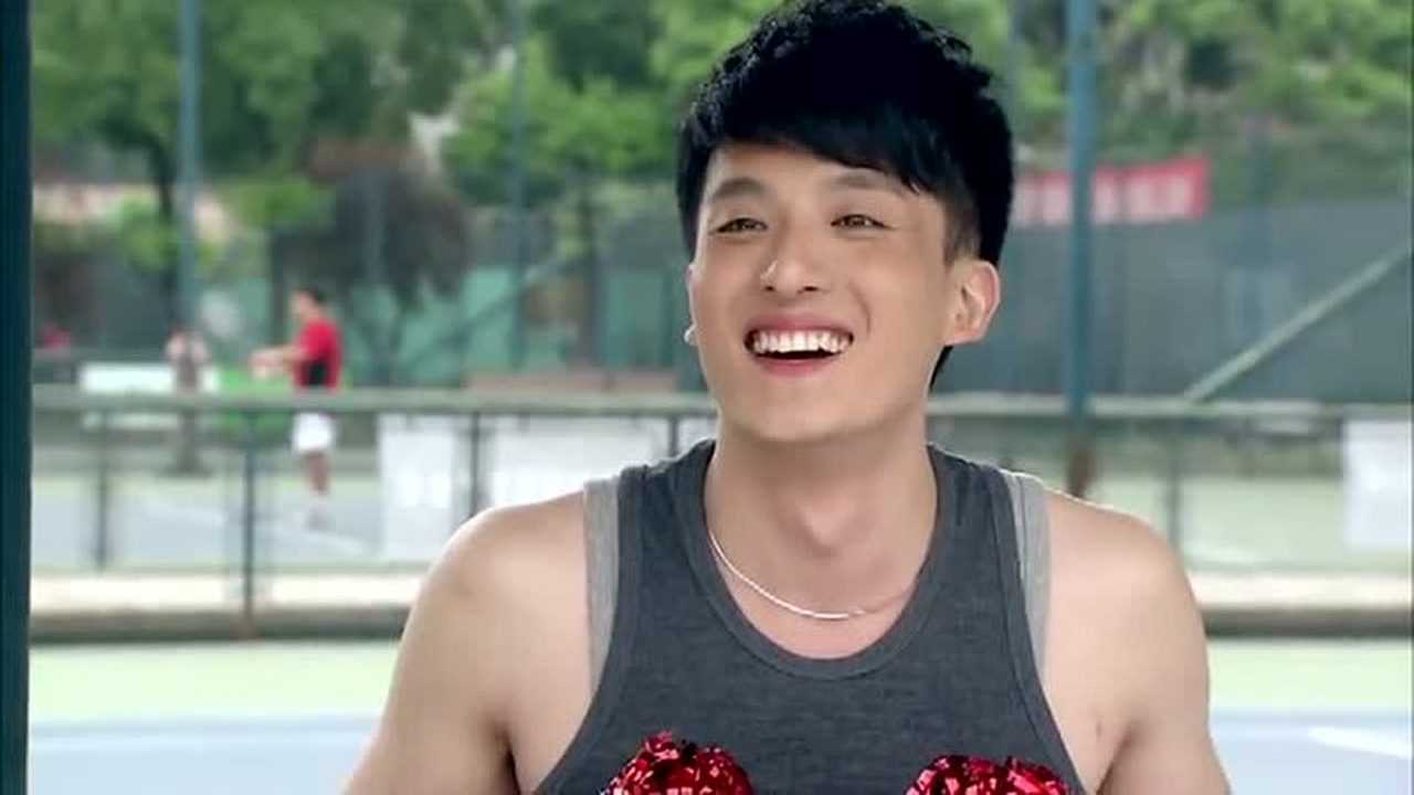 胡一菲和诺澜打网球结果两人打起架来吕子乔还拍照