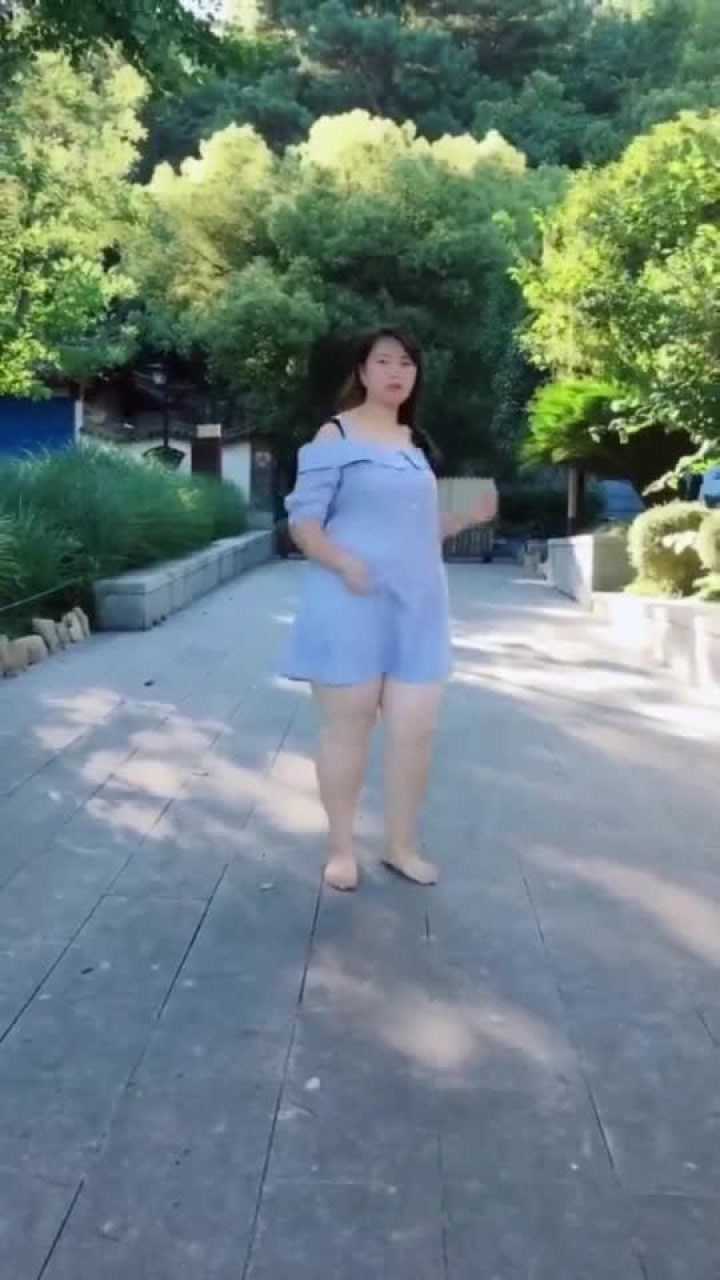 最近这胖妞火了，就这身材还跳舞呢，真是没眼看_腾讯视频