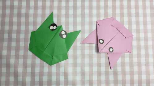 儿时的怀念折纸青蛙,一吹气就可以蹦蹦跳跳的,手工教程