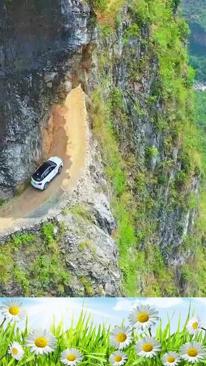 贵州深山里的一条山路宽度不足3米如果是你你敢走吗