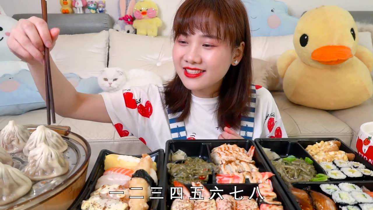 大胃王密子君流汁小笼包黄喉脑花寿司馋的我都流口水了