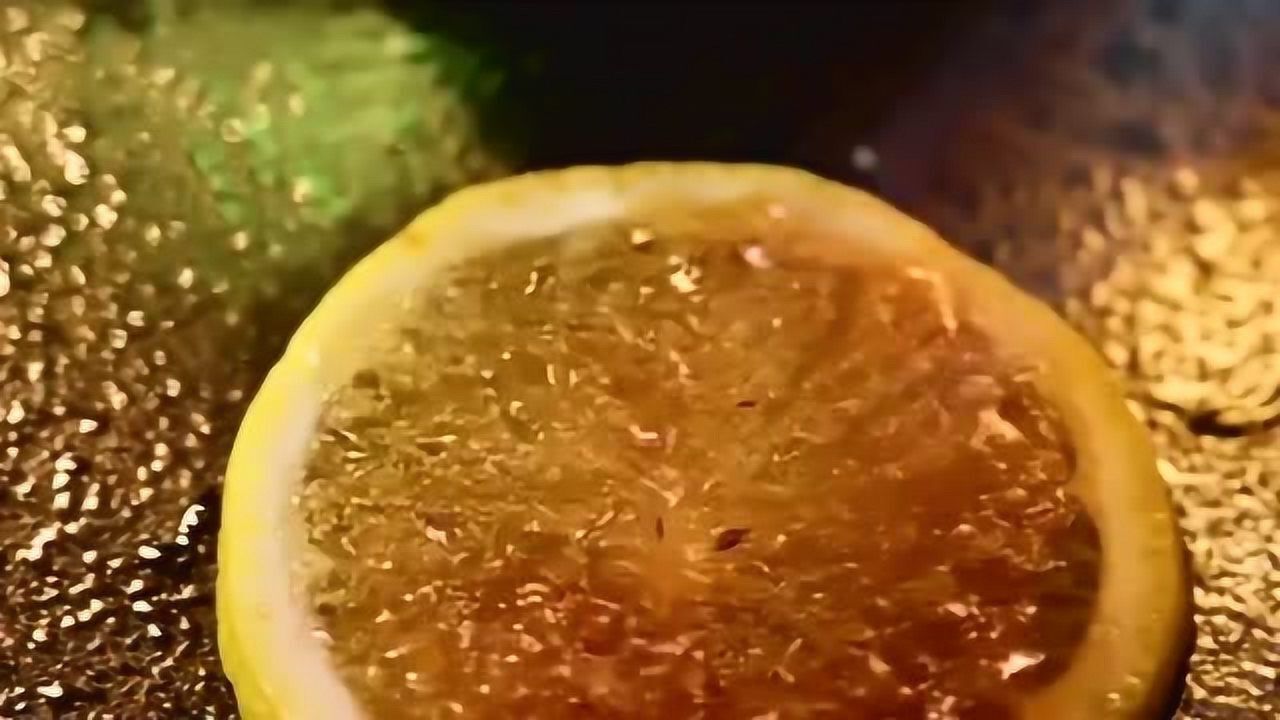 彻底引爆味蕾的美食,烤制出来的焦糖柠檬,吃起来口感非常的独特!