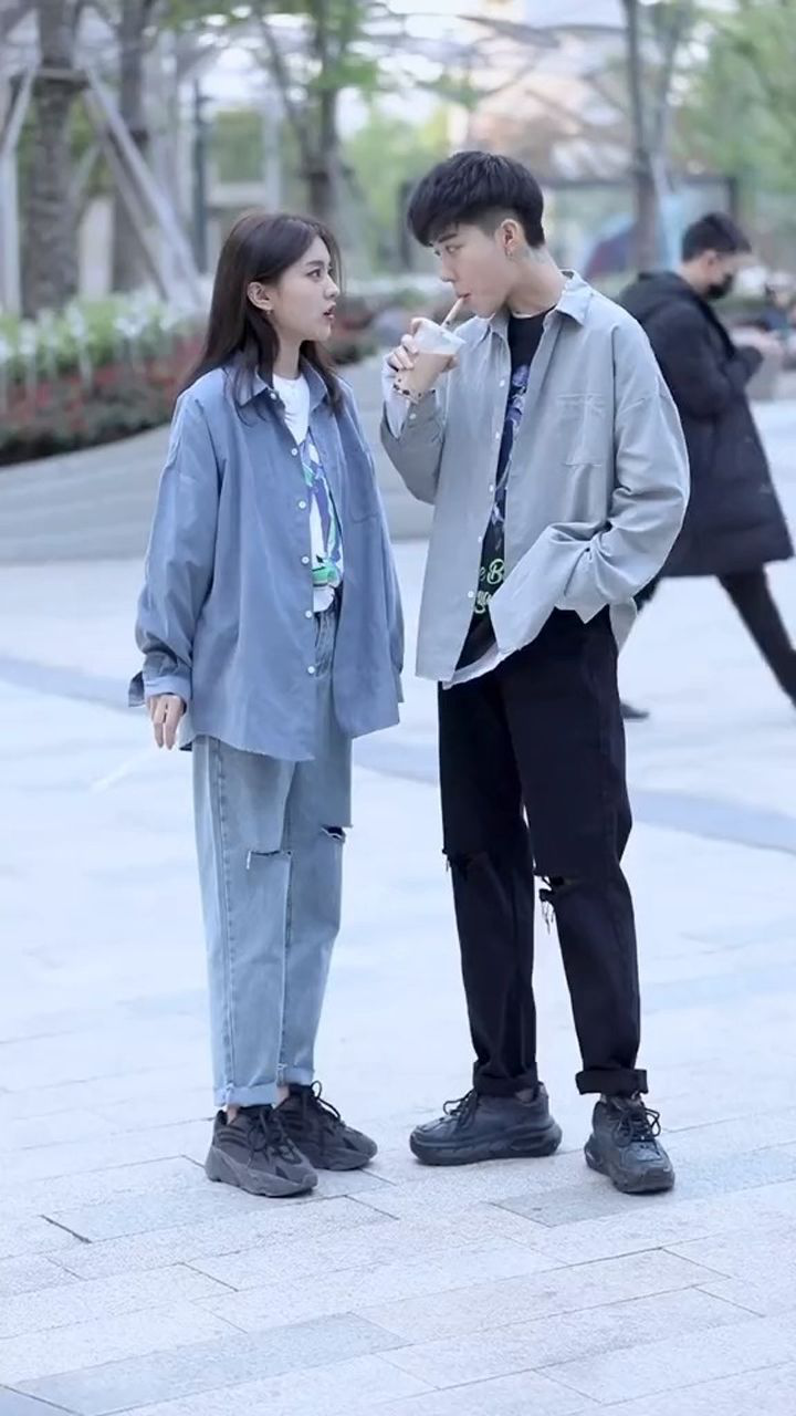 情侣就是要一个吸管喝奶茶,才有幸福感