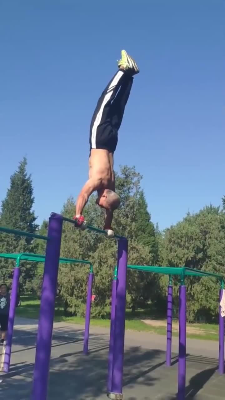 天坛段爷单杠大回环八练习