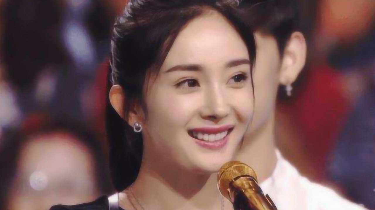 离婚的杨幂依旧美艳动人与魏大勋合唱情歌简直笑的太灿烂了