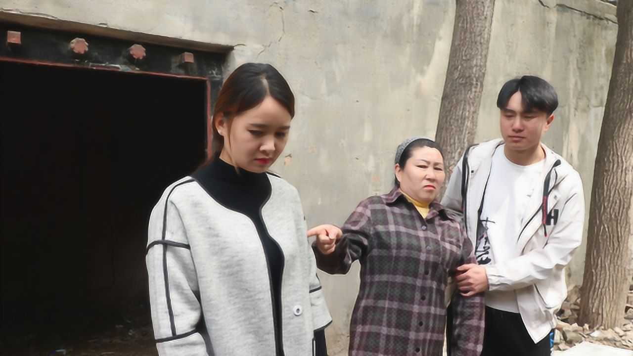 自制剧:农村母亲把拆迁款全给儿子,儿子却都给姐姐,结局感人