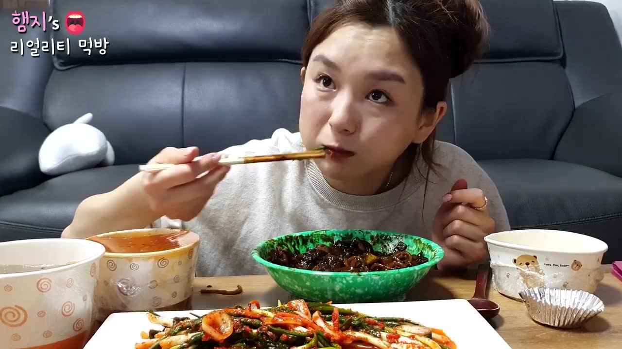韩国大胃王吃播视频hamzy炸酱面