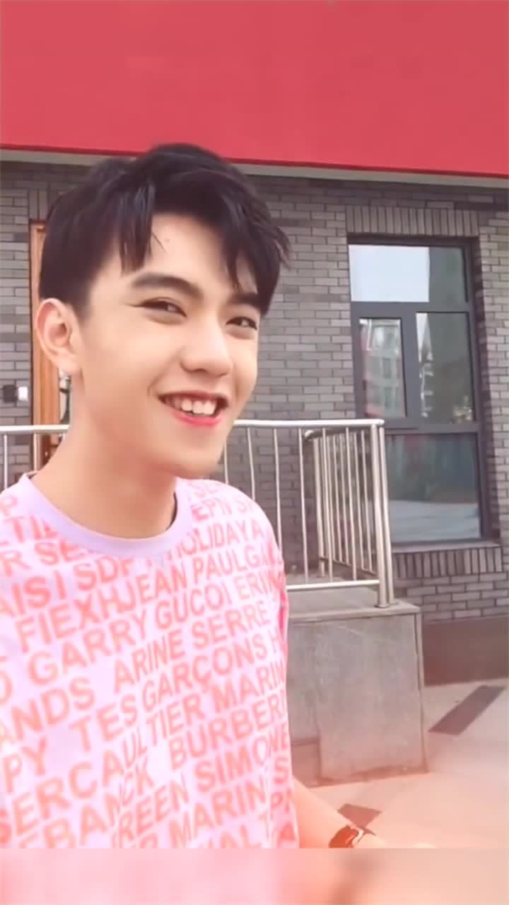 偶遇童子沩非常完美中的男神可惜好像被牵走了