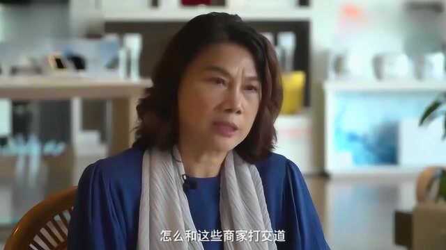 董明珠亲自示范如何销售,语气温和有亲和力,成功不是没有理由的