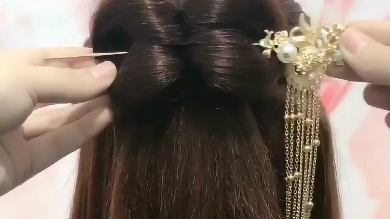 这款美美的古风步摇发型也太简单了,只需四步轻松搞定