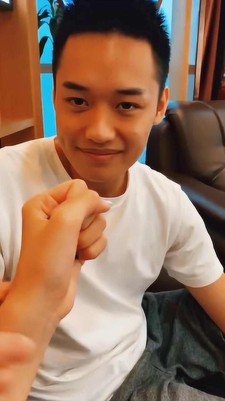 男朋友的嘴太大了,可以直接咬下我一只拳头