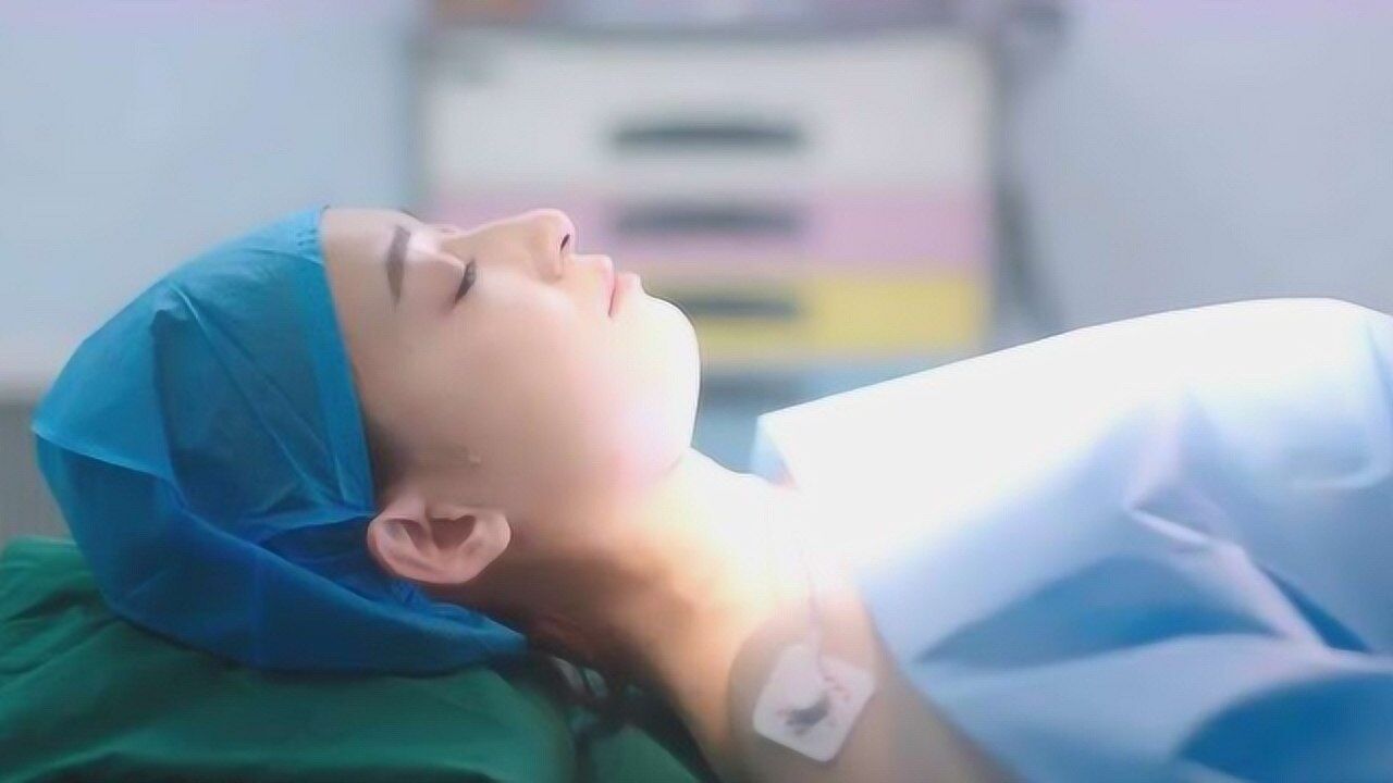 美女去乳腺科做检查，没想到医生竟是个帅哥，真是赚到了！_高清