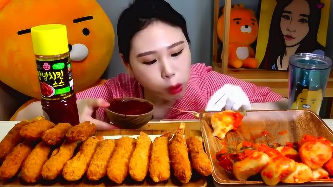 大胃王吃播满满一桌的美食主播一个视频全部吃完胃口太好了