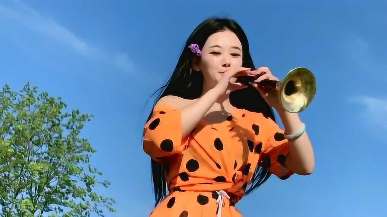 美女唢呐吹奏《采蘑菇的小姑娘》,熟悉的旋律,回忆满满