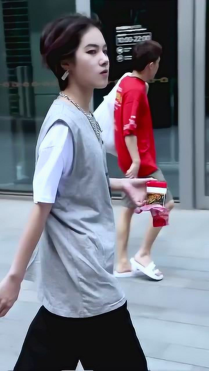 这是男生还是女生,好清秀啊