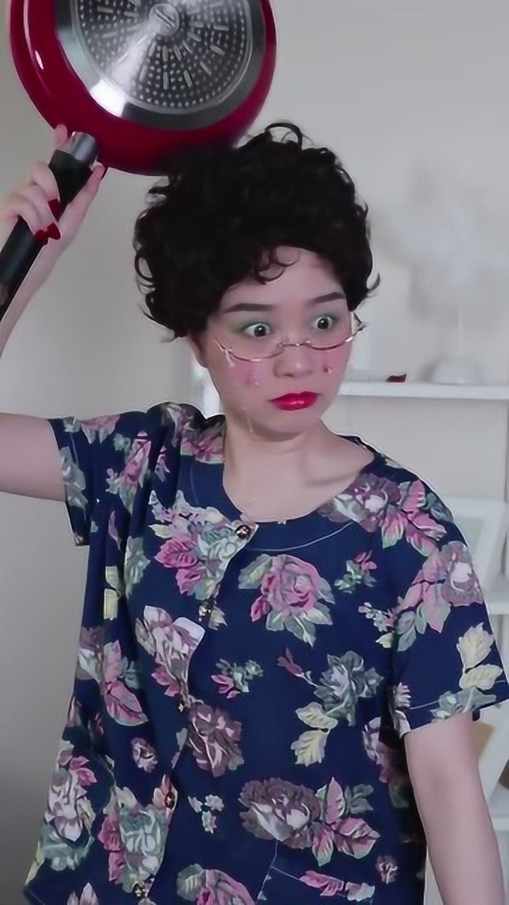 我唯一拒绝不了妈妈的,是她拿平底锅打我的架势!