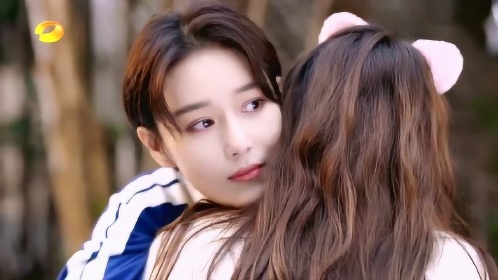 幸福触手可及周放主动给秦清道歉两人紧紧拥抱重归于好了