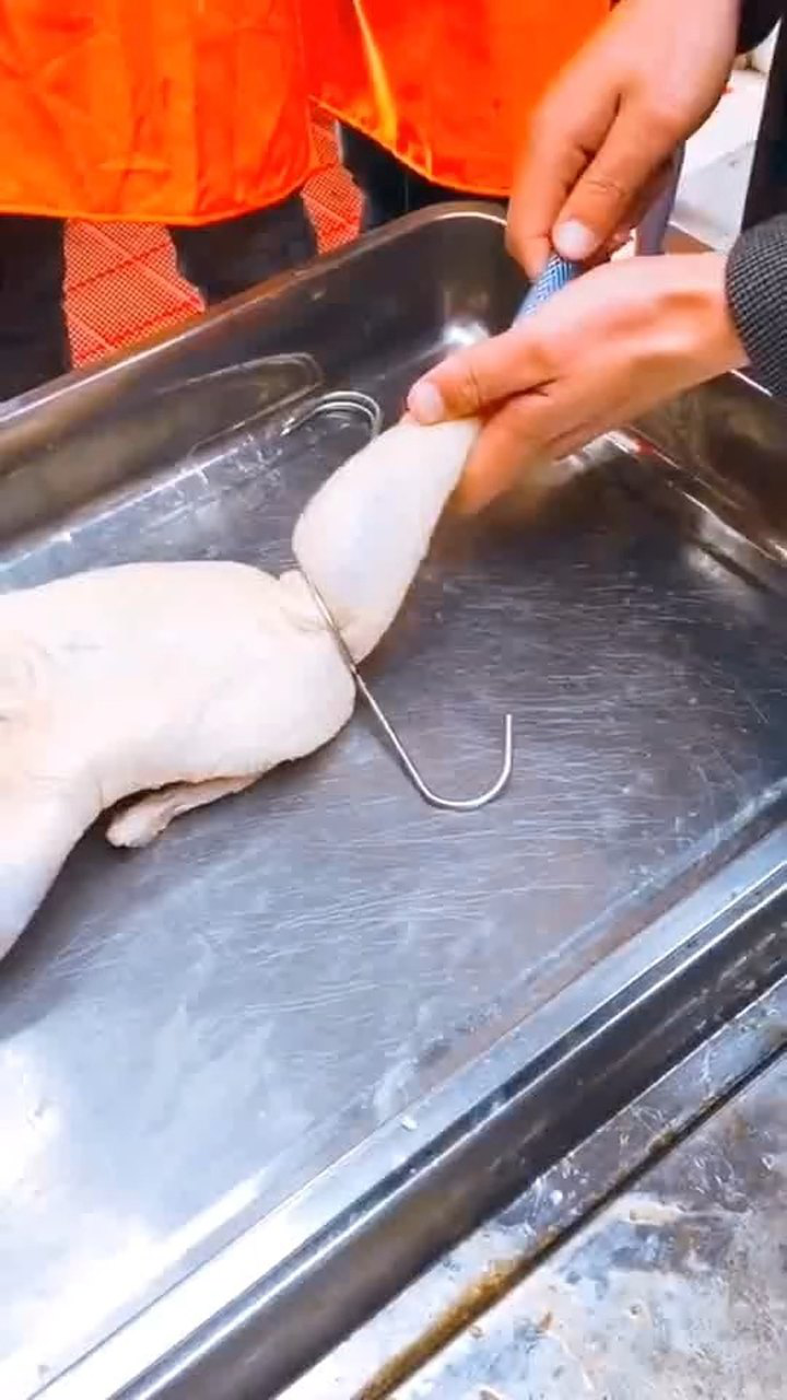 街边的烤鸭店烤鸭皮肉分离这是什么原理