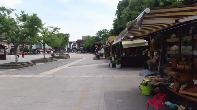 浙江海盐绮园商业街冷冷清清 顾客三三两两