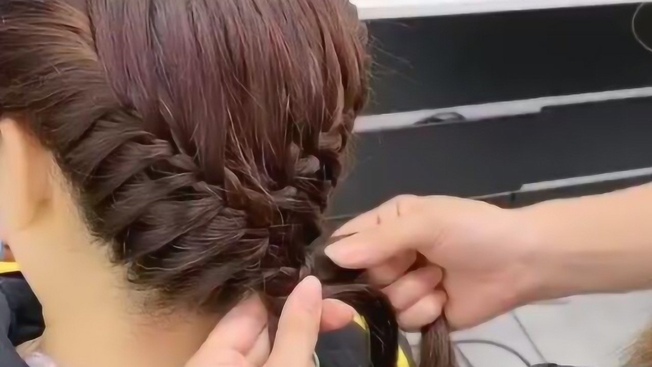 儿子结婚,婆婆发型这样编,超级好看!