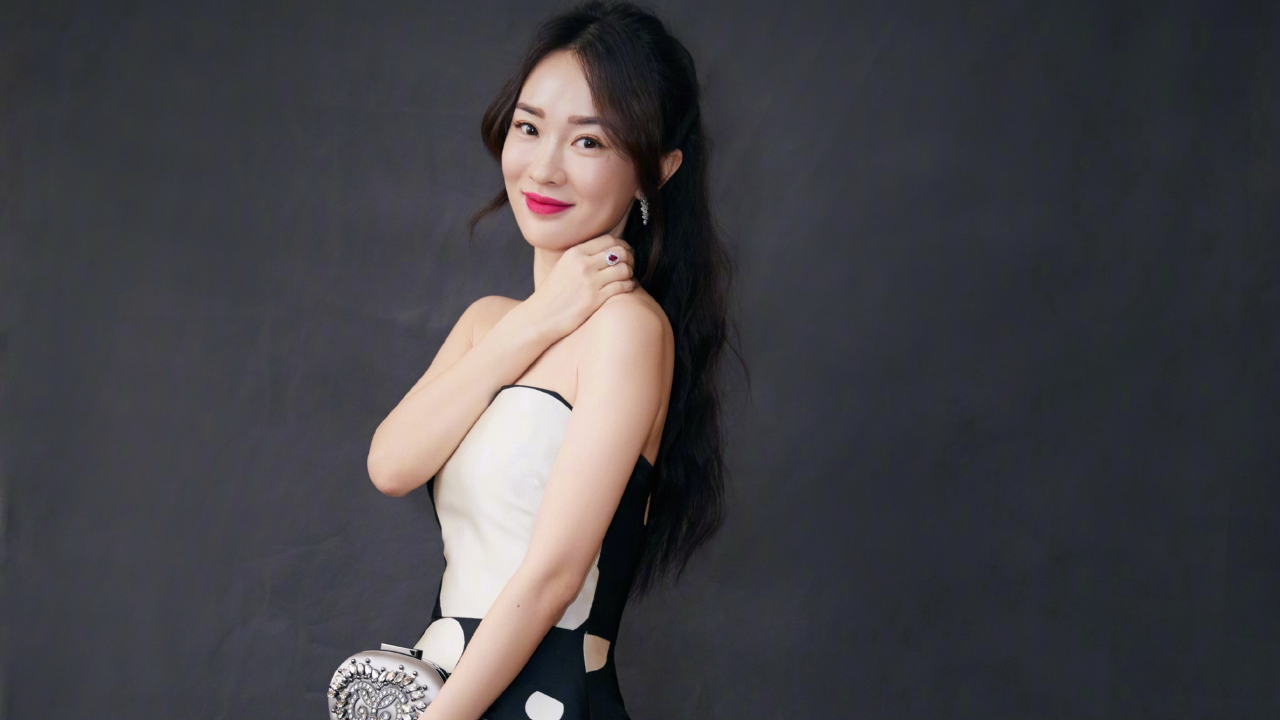 京圈富婆霍思燕爱马仕装狗住京都2600万别墅培养暖男嗯哼