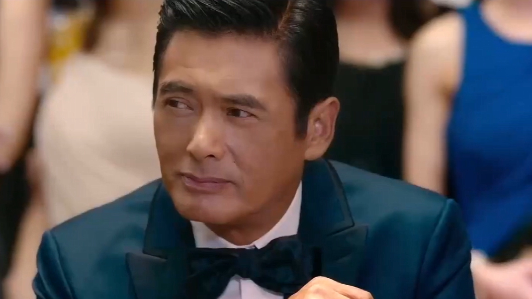 赌神:富豪梭哈赌一个亿,怎料赌神一开牌,气到口吐白沫