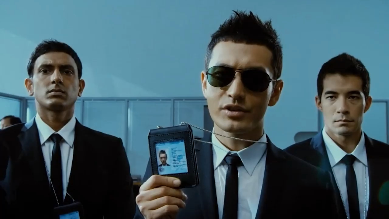 不二:黄晓明来找李连杰查案,戴着墨镜疯狂装酷