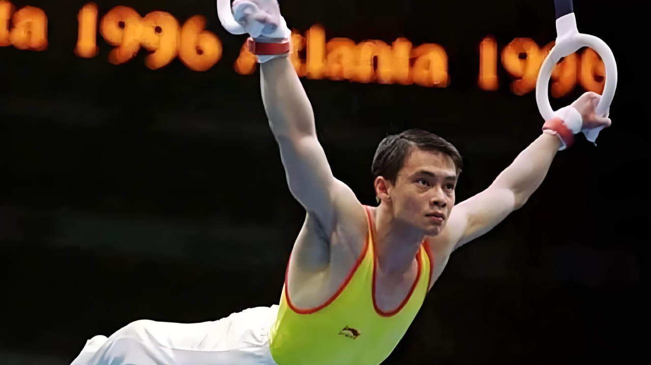 体操界的拼命三郎李小双,以团三周横空出世,让世界记住了他的名字