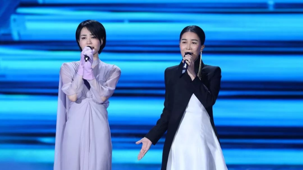 那英王菲好嗑冲上热搜,盘点两人互动名场面,相爱相杀互怼不断